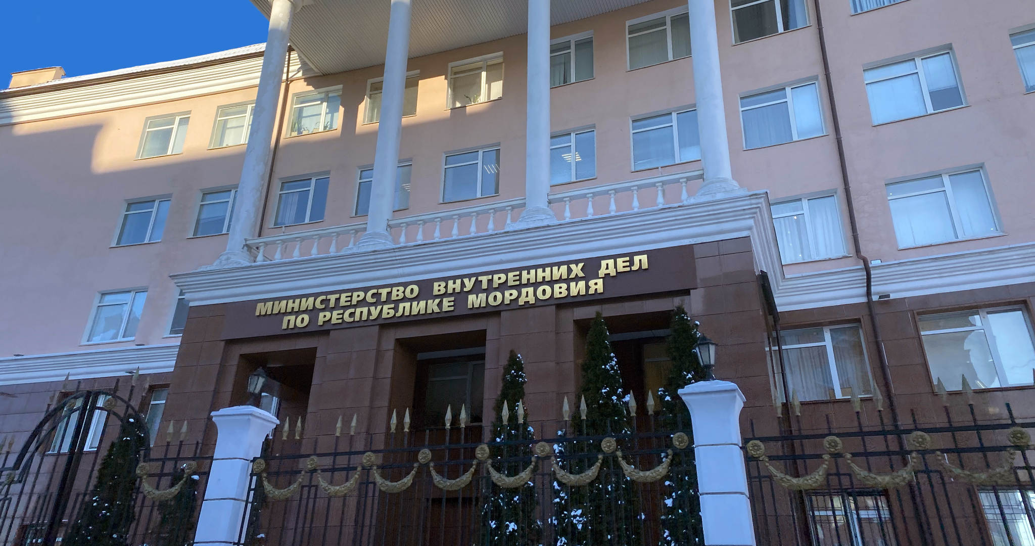 У девушки из Саранска выманили интимные фото, 925 тысяч рублей и золото 