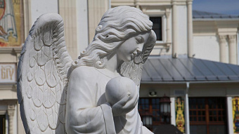 В одном из храмов России мироточит икона Николая II