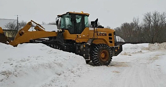 На уборку автодорог в Мордовии выводили больше 150 машин и тракторов 