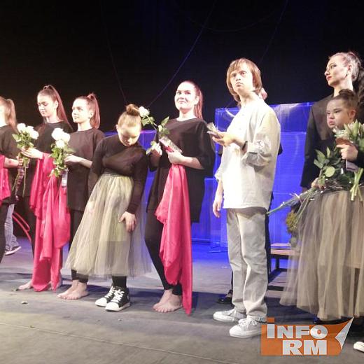 В Саранске показали первый в Мордовии инклюзивный спектакль с участием «солнечных детей»