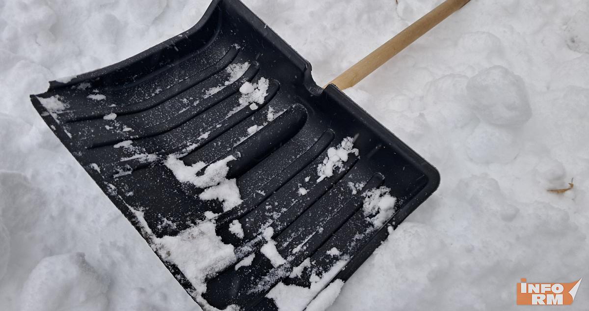 Россиянам посоветовали самостоятельно решать проблемы с уборкой снега 