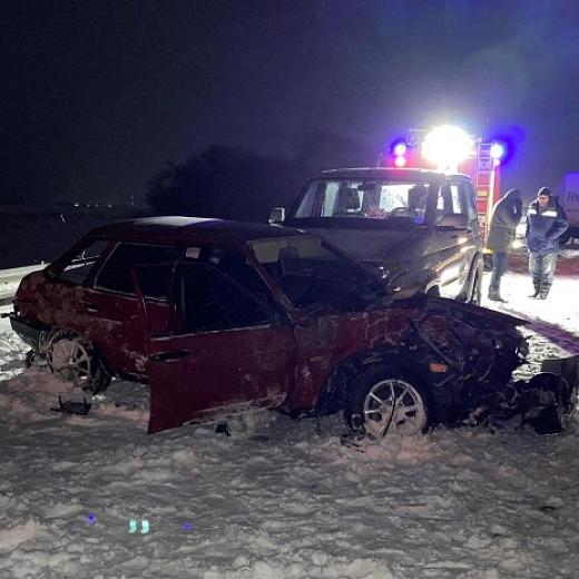 В Мордовии «Хендэ» отправил «девятку» под две машины, ее женщина-водитель в больнице