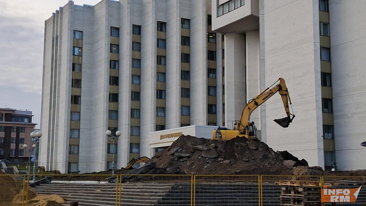 В Саранске у Дома республики после реконструкции станет светлее 