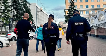 Саранская пенсионерка отдала мошенникам 1,2 миллиона рублей, шампанское и конфеты 