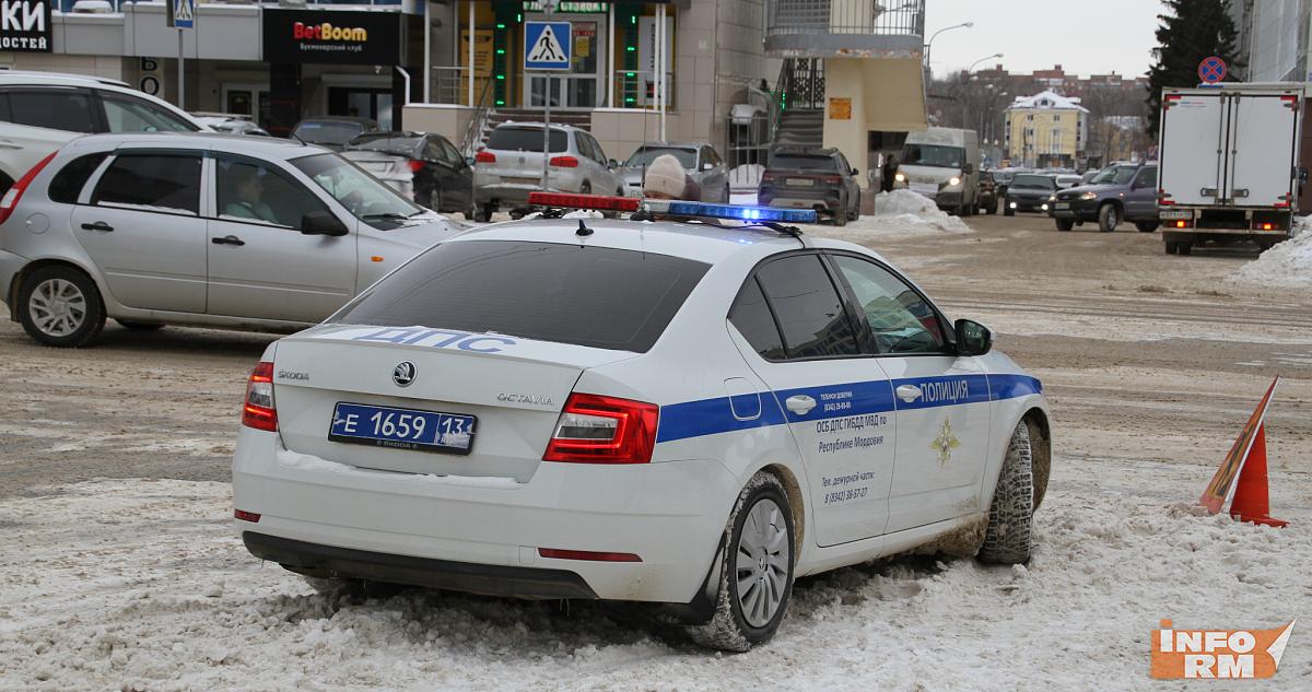 Пьяного водителя в Мордовии пришлось выносить из машины 