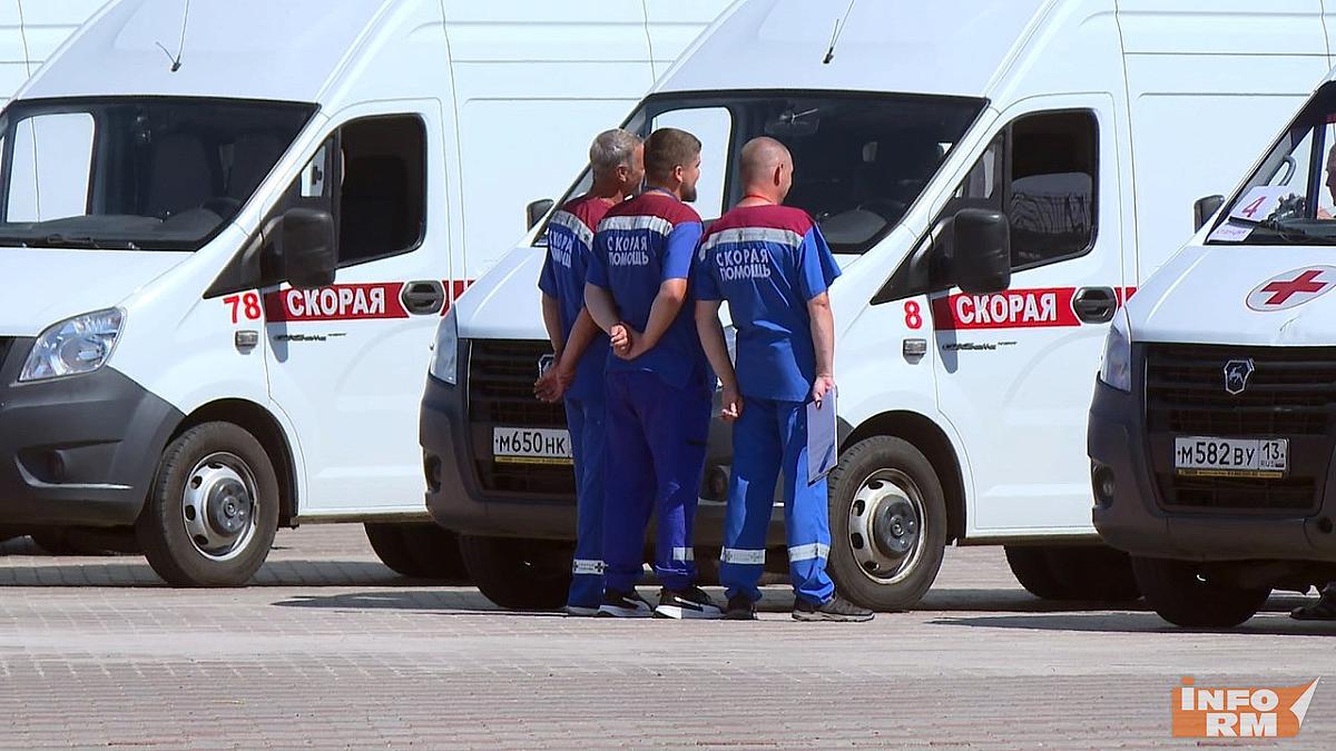 В России предложили выплачивать 13-ю зарплату медикам и педагогам