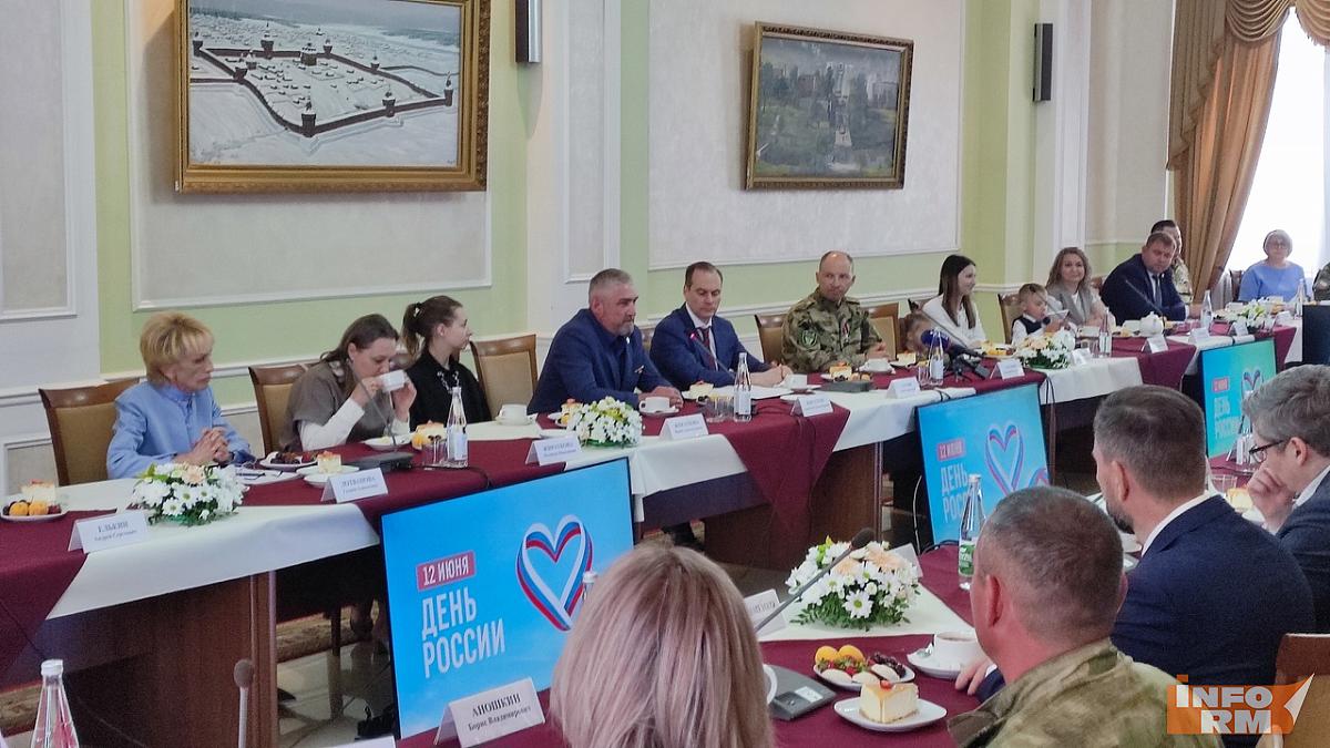 Глава Мордовии встретился с ветеранами боевых действий Глава Мордовии встретился с ветеранами боевых действий