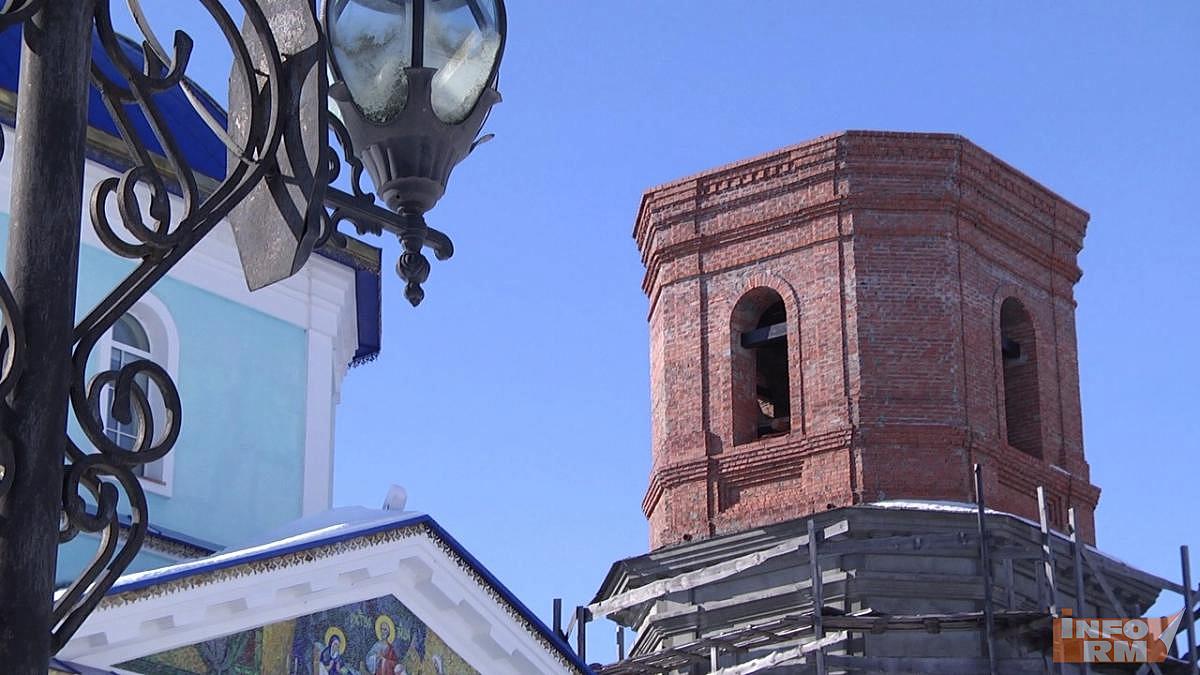 В Кемле достраивают колокольню храма Рождества Пресвятой Богородицы 
