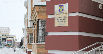 Крыша многоквартирного дома в Мордовии получила повреждения из-за снега 