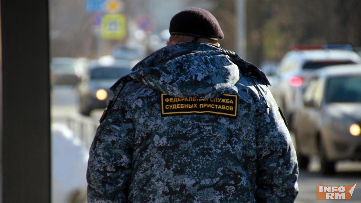 Приставы защитили жителя Саранска от агрессивной женщины-коллектора 