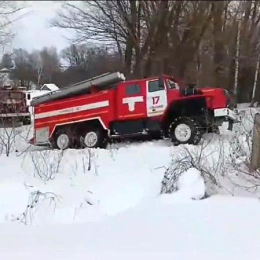 Из-за нерасчищенных дорог пожарные не смогли подъехать к горящему дому в Мордовии
