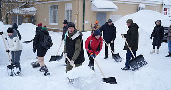 Высокопоставленные чиновники в Мордовии взялись за лопаты 