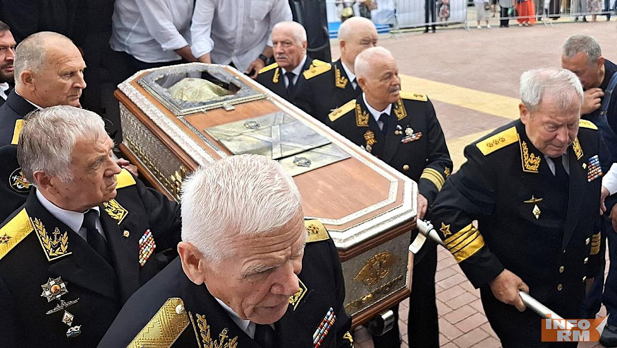 В Саранск привезли раку с мощами святого праведного Феодора Ушакова