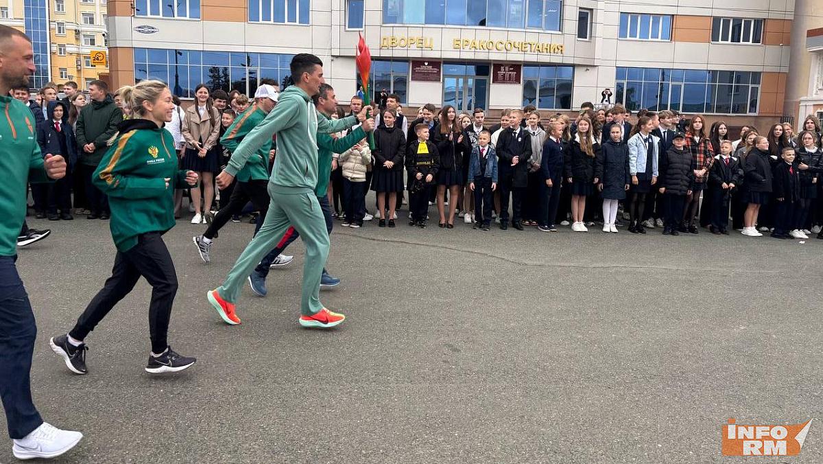 «Огонь жизни» пронесли по центральным улицам Саранска  