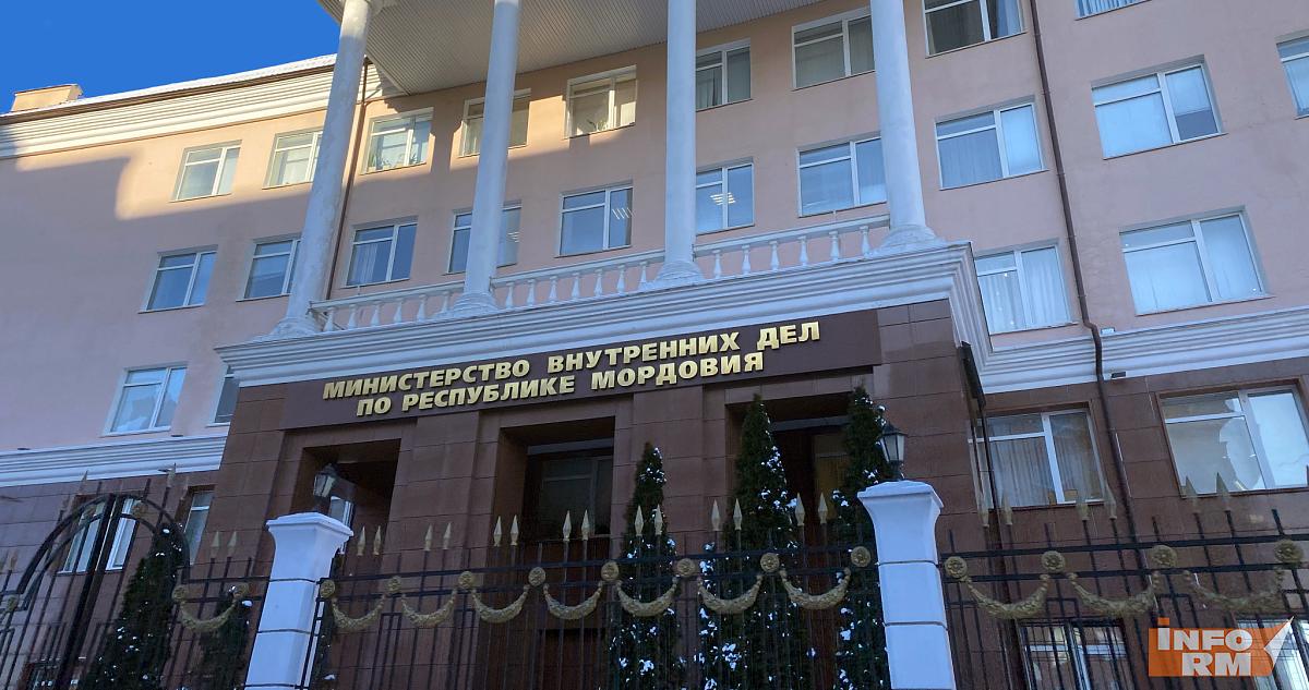 У девушки из Саранска выманили интимные фото, 925 тысяч рублей и золото 