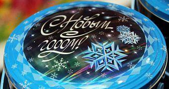 Россиян предупредили о штрафах за новогоднее украшение рабочего места 