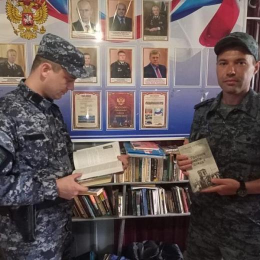 Сотрудники МВД Мордовии отправили книги коллегам в Дагестане