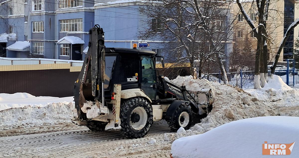 На уборку дорог в Мордовии вывели 375 машин и тракторов 