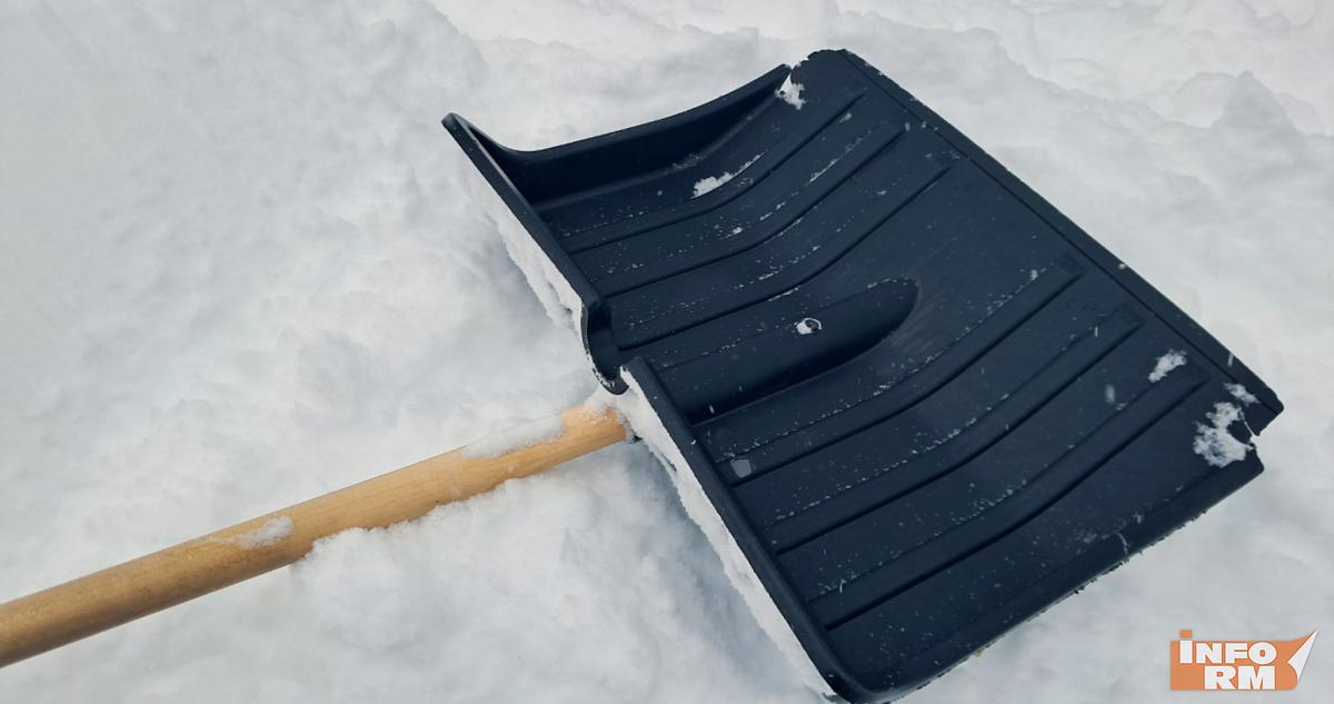 Россиянам предложили снизить коммуналку за помощь с уборкой снега 