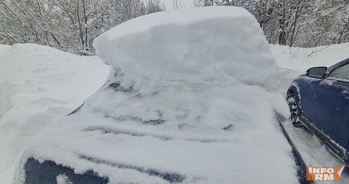 На уборку снега в Мордовии вышли чиновники, врачи и библиотекари 