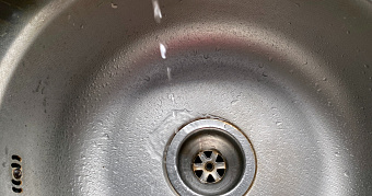 Из-за аварии в центре Саранска отключили горячую и холодную воду 