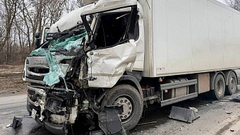 Грузовик из Мордовии столкнулся с автобусом и легковушкой в Пензе 