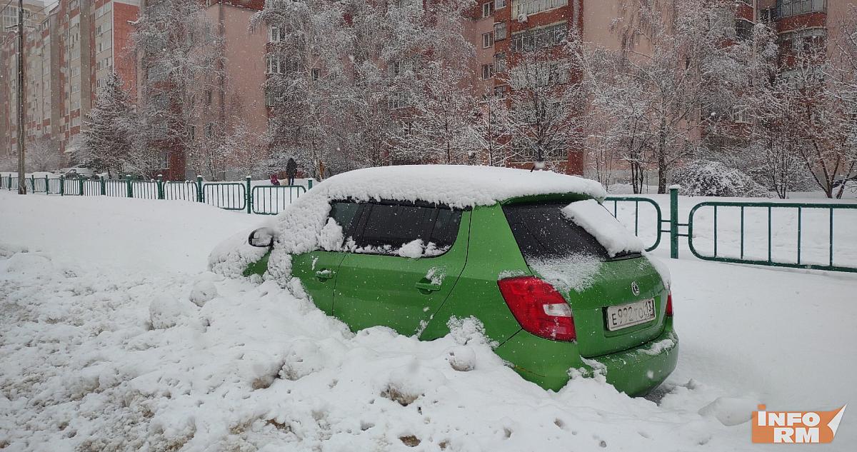 Продажи новых легковушек в России упали почти на 10% 