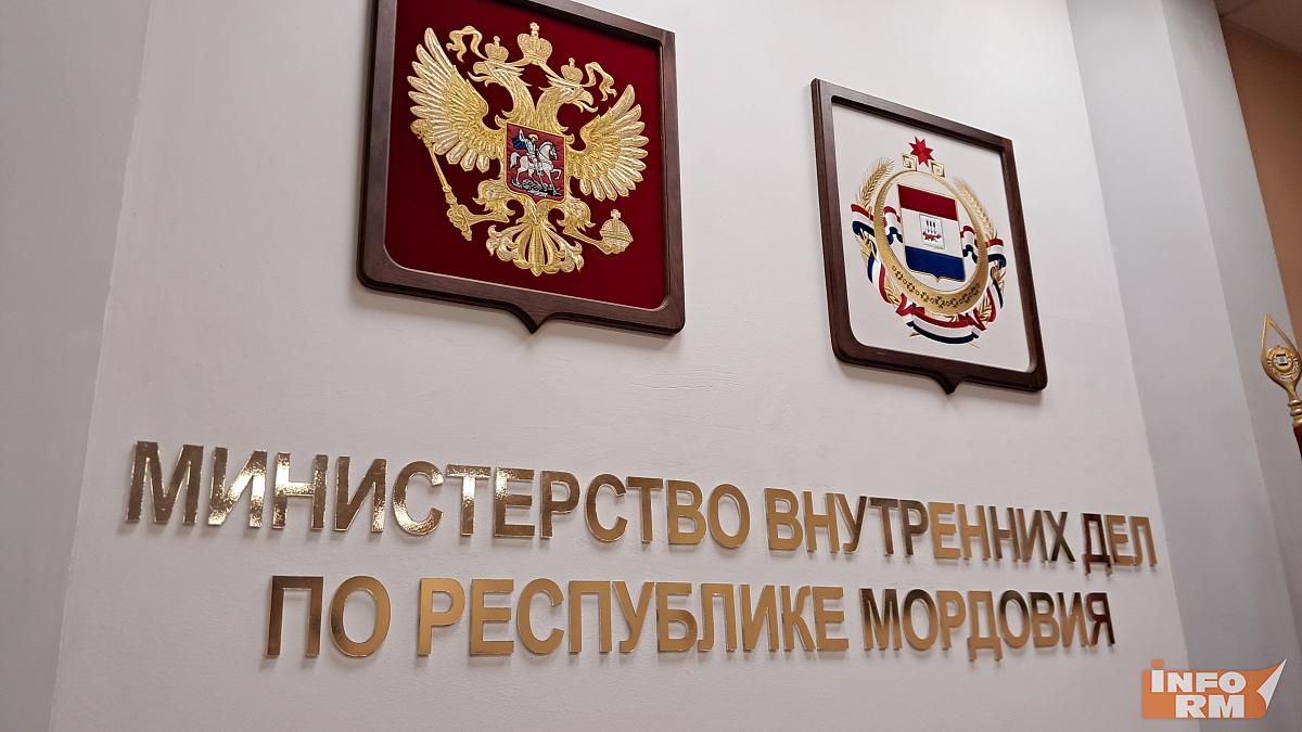 В Саранске полицейские спасли дедушку из задымлённой квартиры