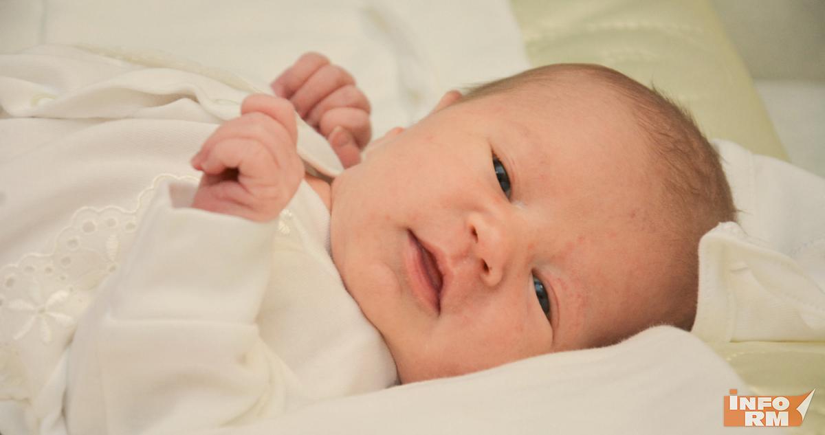 Жителям Саранска напомнили о выплатах за рождение детей 