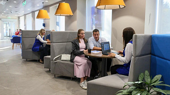 ВТБ выяснил, сколько свободных денег россияне хранят на карте