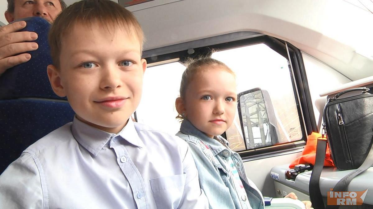 Исполнили мечту: дети проехали от Саранска до Рузаевки в кабине машиниста (ФОТОРЕПОРТАЖ)