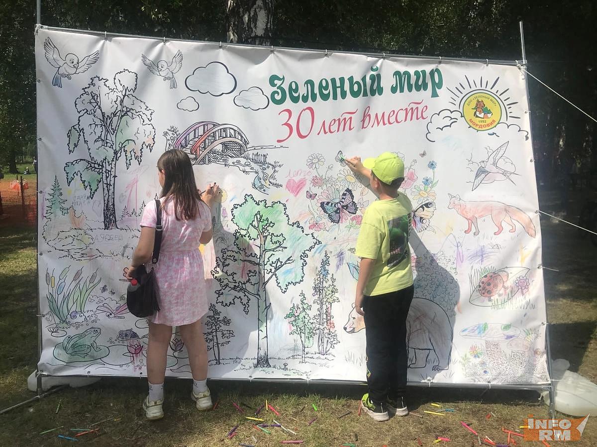 В Саранске проходит III городской семейный экологический опен-эйр фестиваль "Мы вместе 30 лет!" (ФОТОРЕПОРТАЖ)