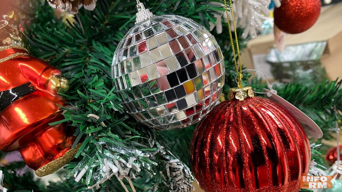 Социологи выяснили, что россияне загадали под бой курантов