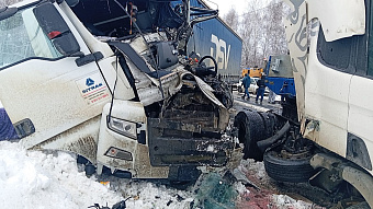 В Мордовии в лобовом столкновении двух фур погиб дальнобойщик