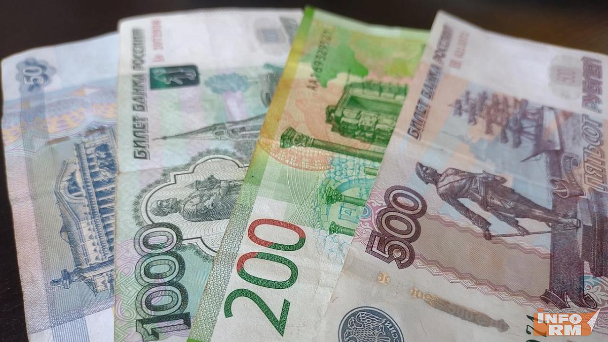 Юрист рассказал о штрафах за установку новогодней ёлки во дворе 