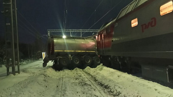 Пострадавший в ДТП с поездом водитель автоцистерны ехал на зелёный