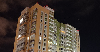 Девушка выжила при падении с пятого этажа 