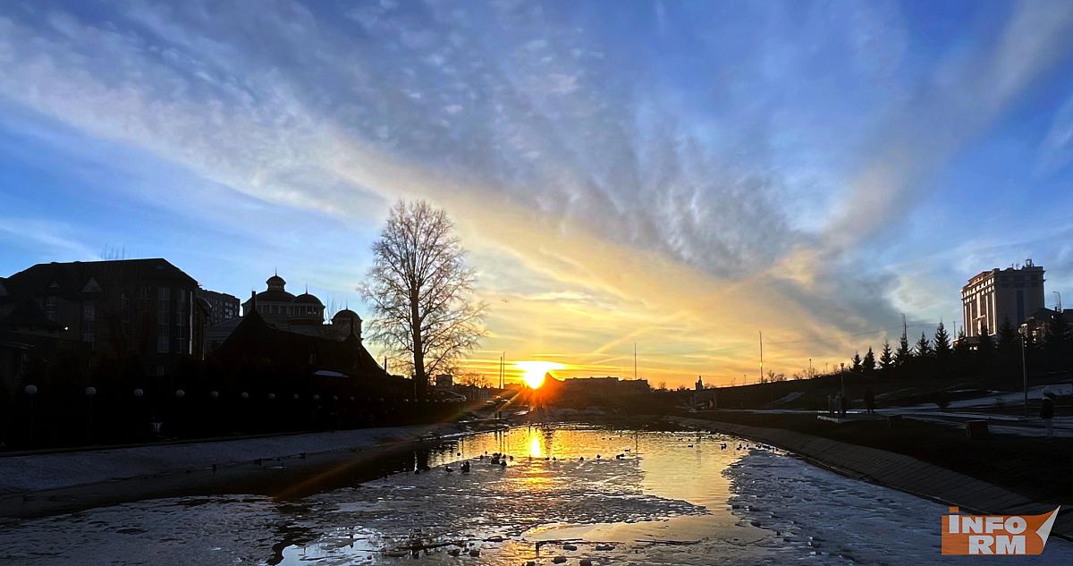 Утром на Солнце произошла сильная вспышка 