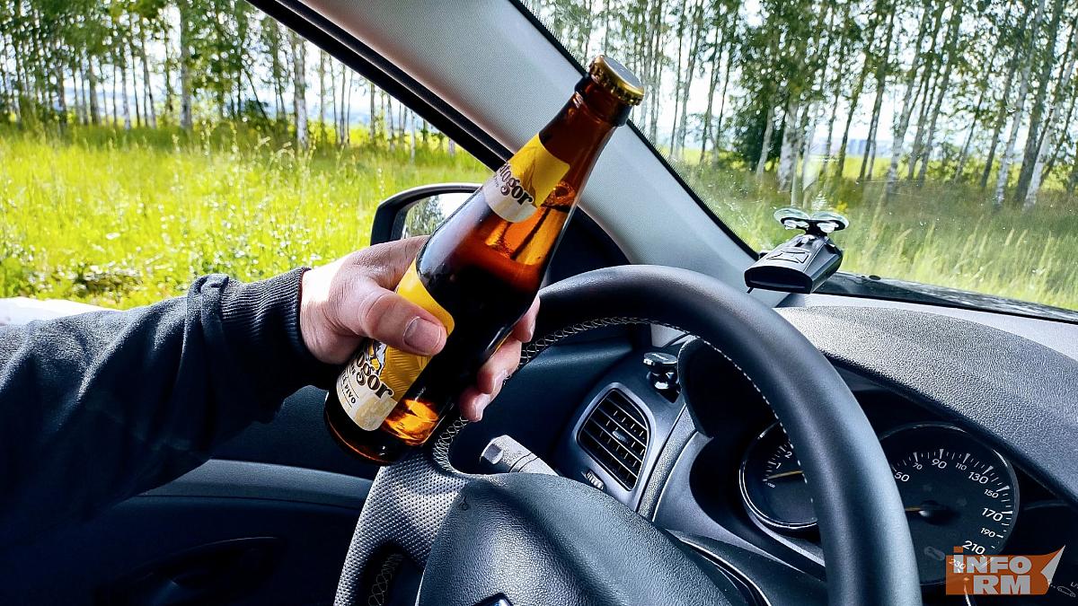 В Саранске пьяный водитель пытался подкупить инспектора ДПС В Саранске пьяный водитель пытался подкупить инспектора ДПС