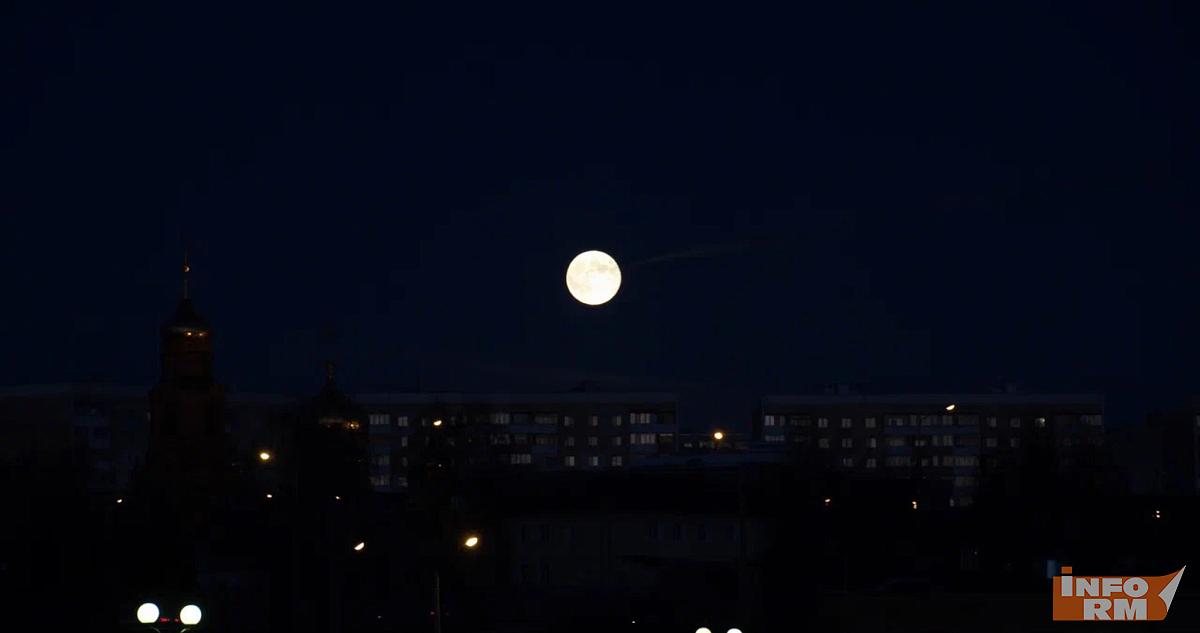 Успеть до Луны: этой ночью можно будет увидеть самый мощный звездопад года 