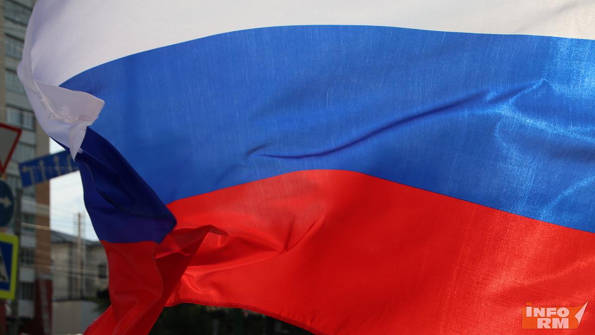 Вандал в Мордовии украл российский флаг с могилы 