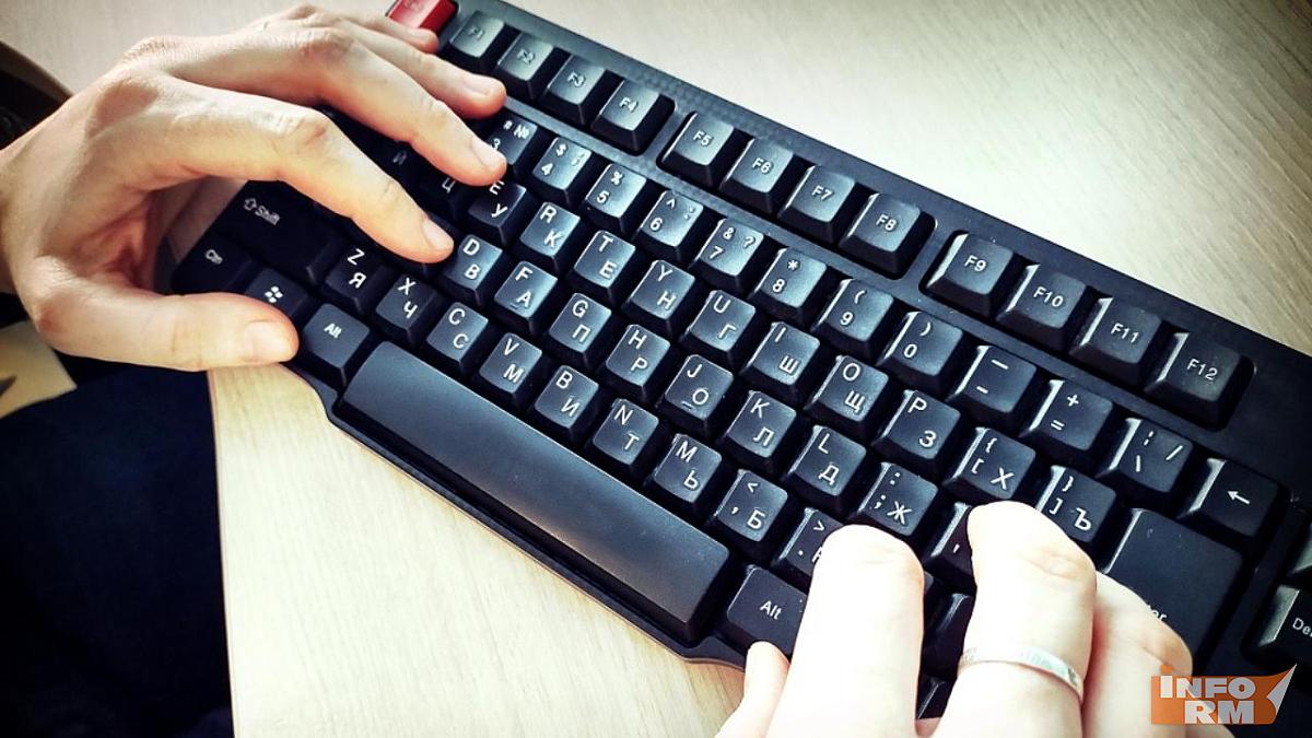 Россиян предупредили об опасности новогодних открыток в мессенджерах