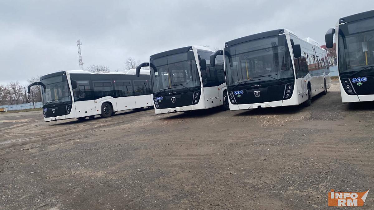 Российские регионы получили больше 330 новых автобусов 